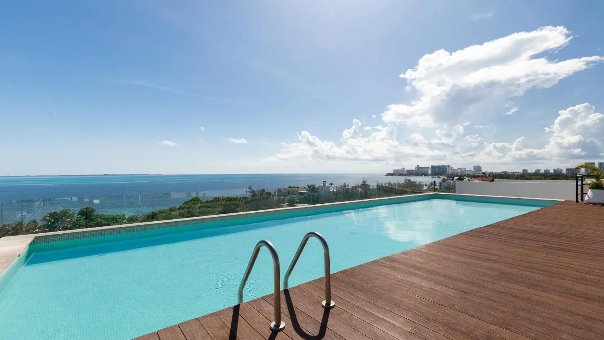 Spectacular View 2Br Apartment - Rooftop Pool Cancun Mexico